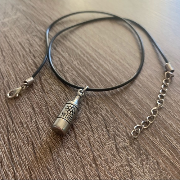 Vintage Y2K Charm on new Chain - UpCycled 90’s Jewelry - Wine Bottle Necklace - Picture 3 of 7